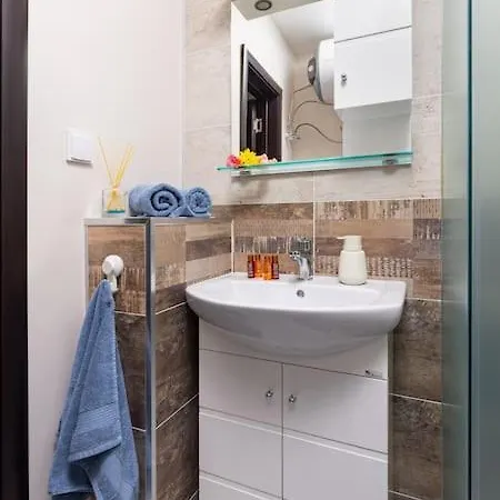 Florance Flat Next To Old Town & Center New شقة