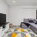 شقة Florance Flat Next To Old Town & Center New بلوفديف