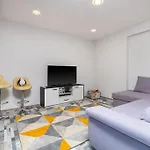 Florance Flat Next To Old Town & Center New *