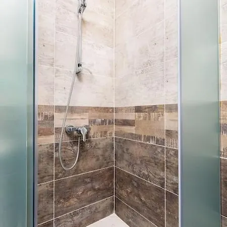 Florance Flat Next To Old Town & Center New *