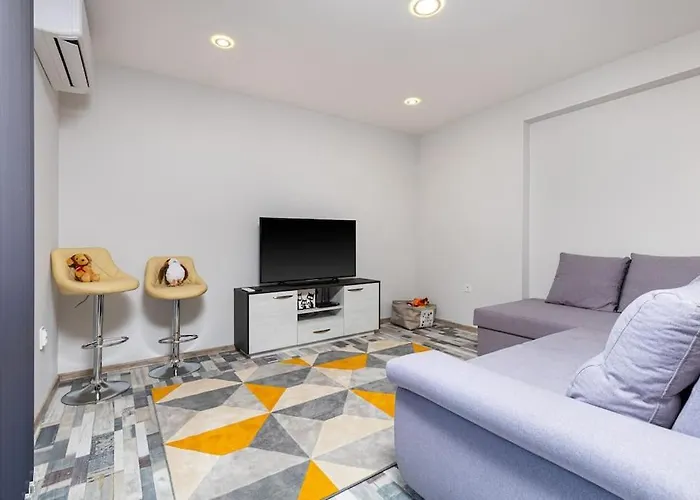 Florance Flat Next To Old Town & Center New *