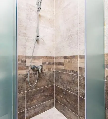 Florance Flat Next To Old Town & Center New *